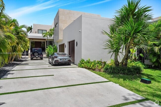 Building Photo - 715 NE 77th St Rental