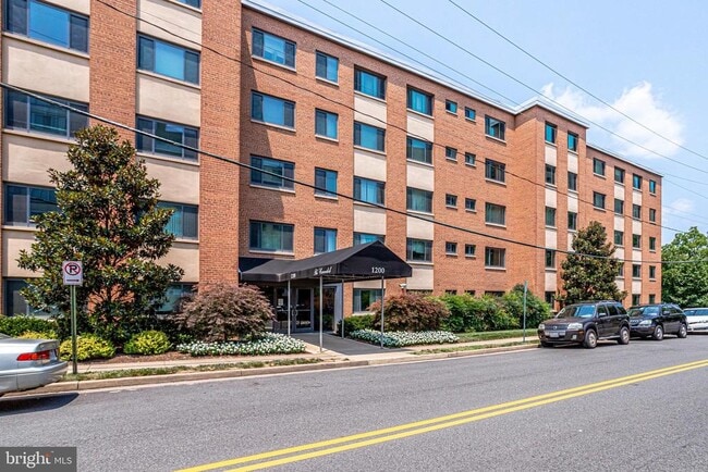 Building Photo - 1200 S Arlington Ridge Rd Unit 612