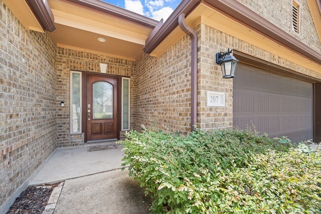 Photo - 207 Lockridge Hill Ln
