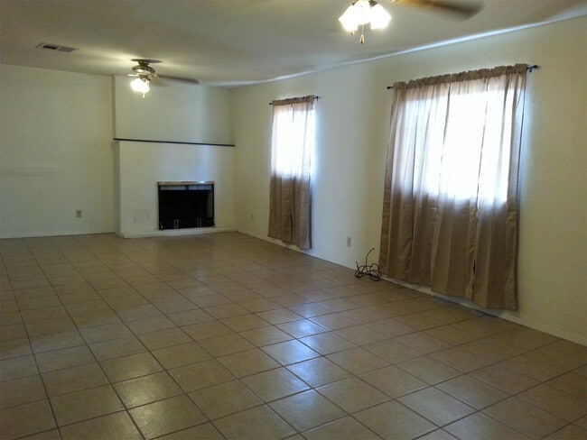 Building Photo - 1435 Smith