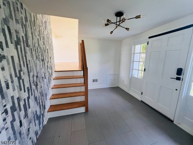 Photo - 27 Meadowview Rd