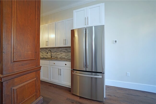 Photo - 184 N Main St