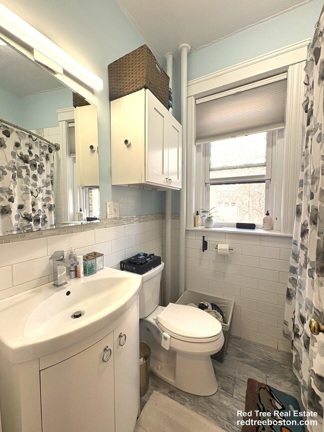 Photo - 72 Strathmore Rd Unit 3B