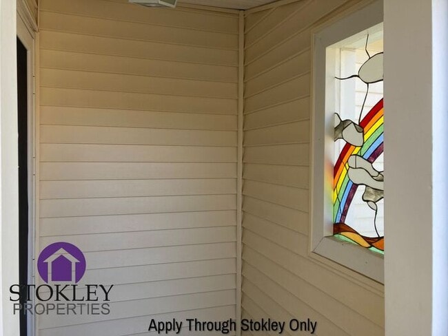 Photo - 2438 Upland Dr