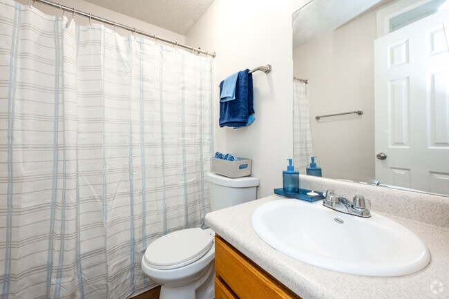2BR, 1BA - 792SF - Bathroom