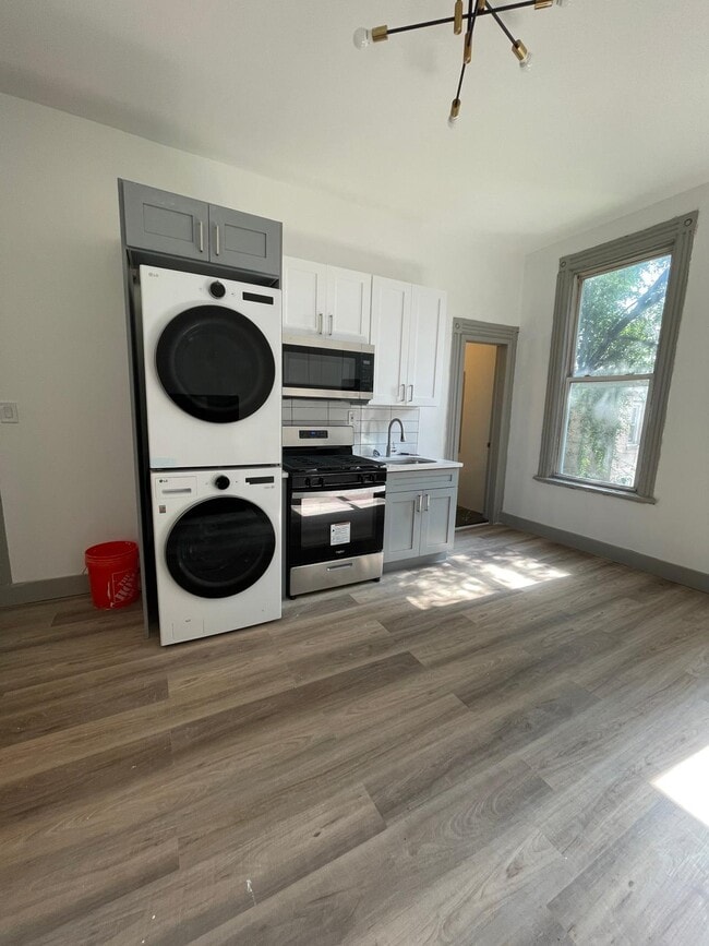 1148 Summit Ave 2R - 1143 Summit Ave Unit 4