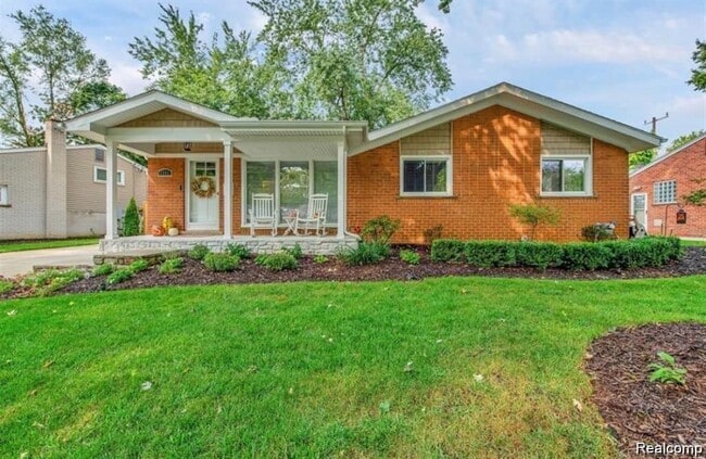 Building Photo - 1341 Catalpa Dr