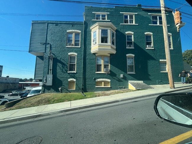 Building Photo - 202 Summit Ave Unit 1 Rental