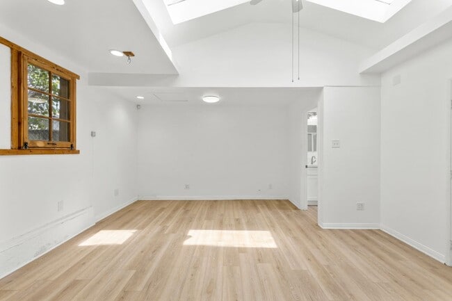 Photo - 11110 Charnock Rd