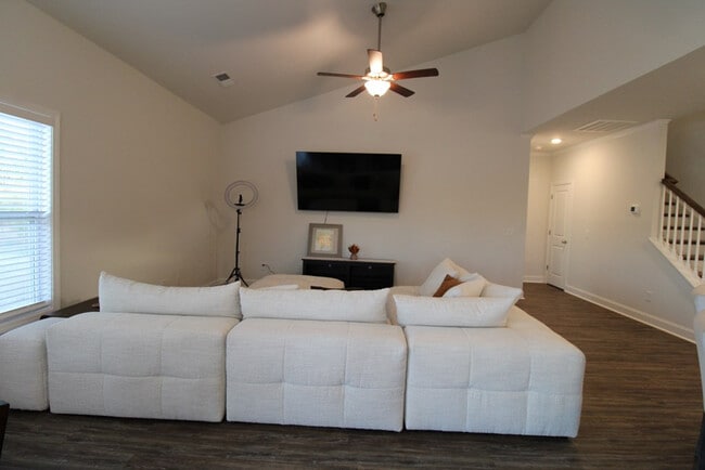 Photo - 445 Kittiwake Ln