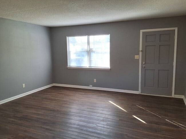 Photo - 310 Diecks Dr