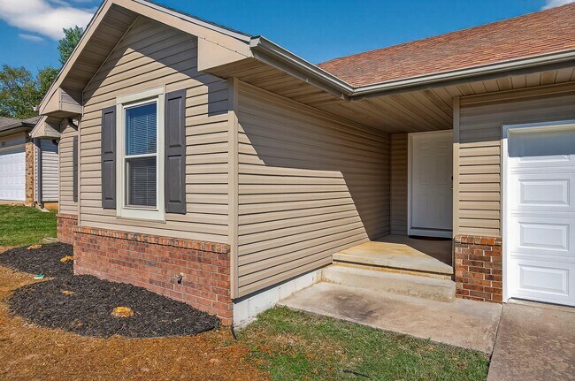 Photo - 2215 W Roxbury St