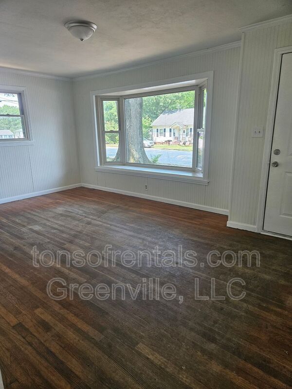 Photo - 213 Dr M.L.K. Dr