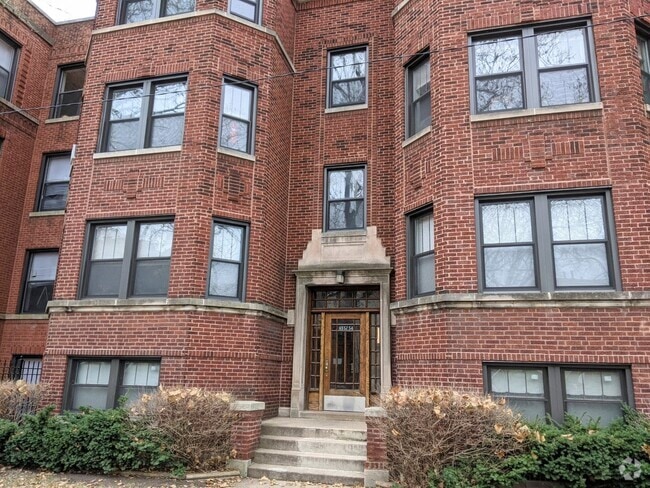 Building Photo - 6554 N Ashland Ave Rental