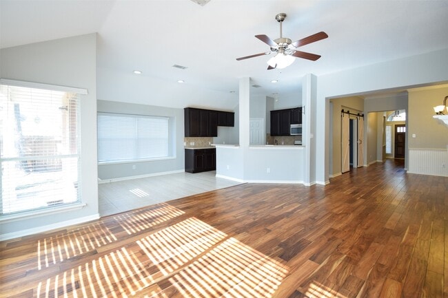 Photo - 31 Rolling Ridge Ct