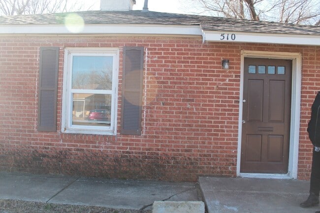 Building Photo - Affordable 2 Bedroom House-First full month free