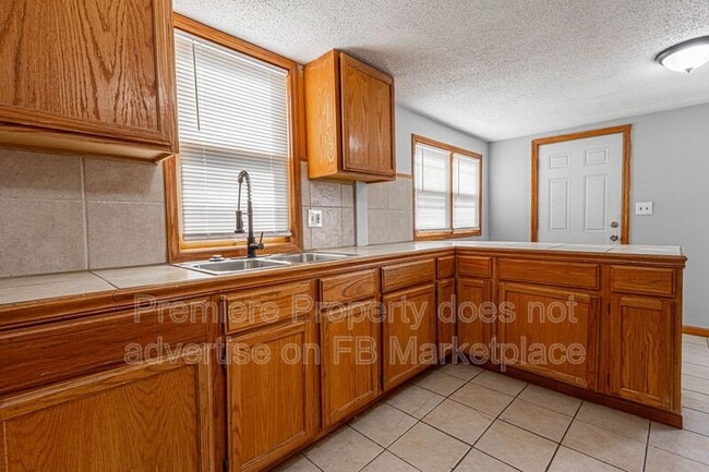 Photo - 2400 N 12 St
