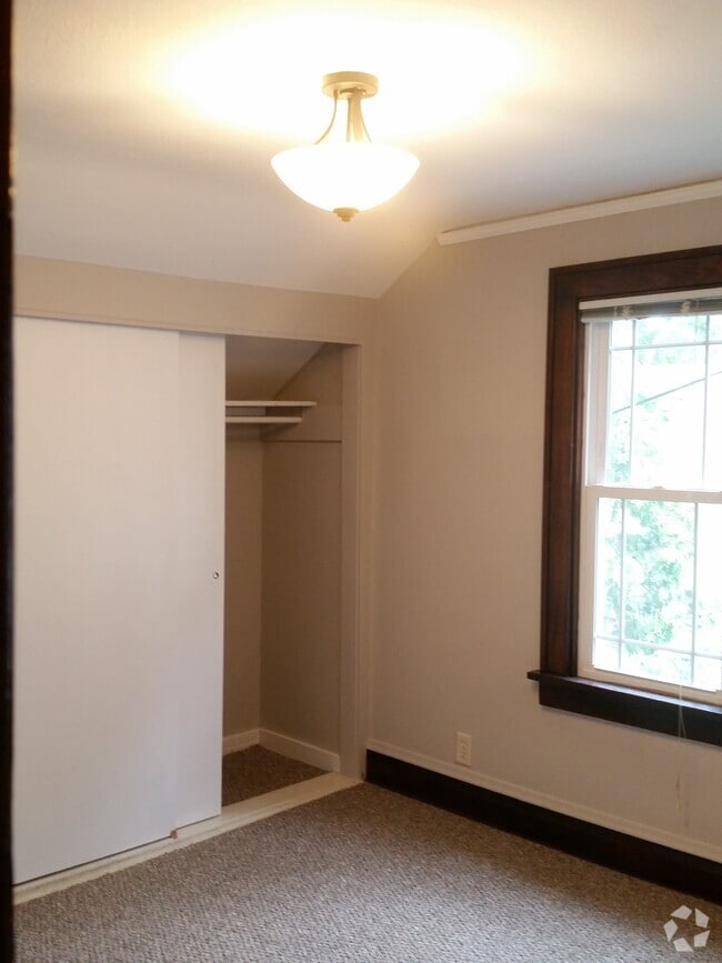 Building Photo - 936 Drake St Rental