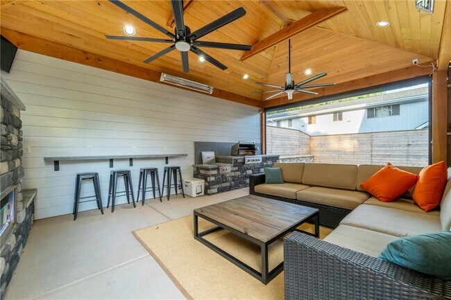 Photo - 781 Greenwood Ave NE