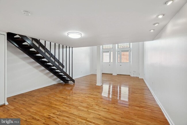 Building Photo - 915 Bainbridge St Unit 205