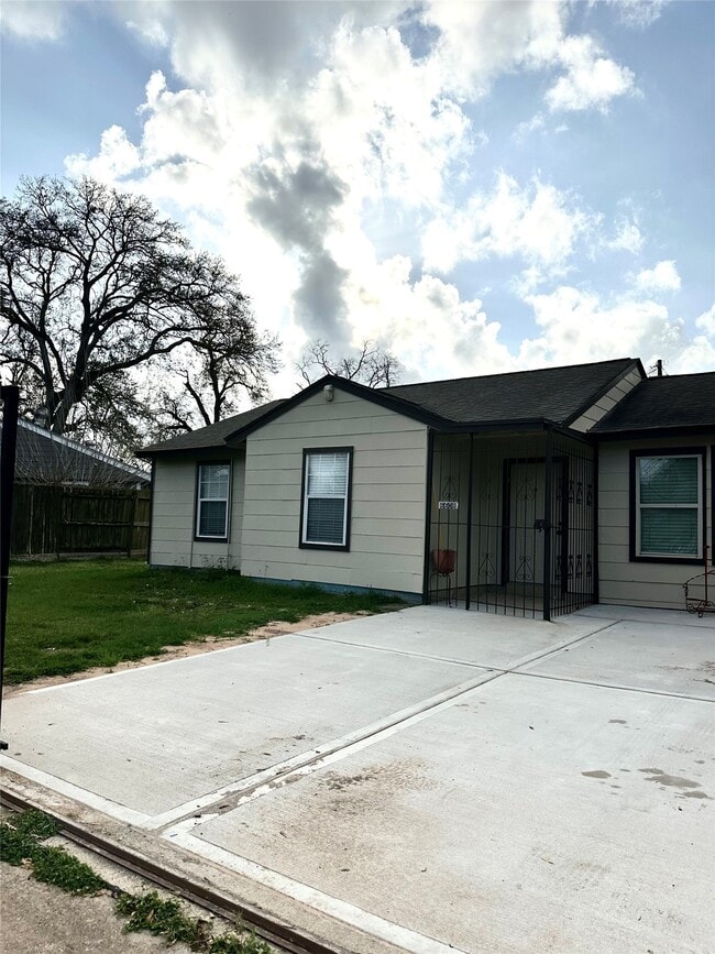 Building Photo - 6608 Sherwood Dr