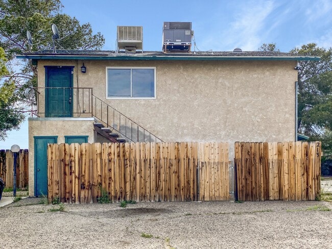 Building Photo - 213 N Alvord St Unit D Rental