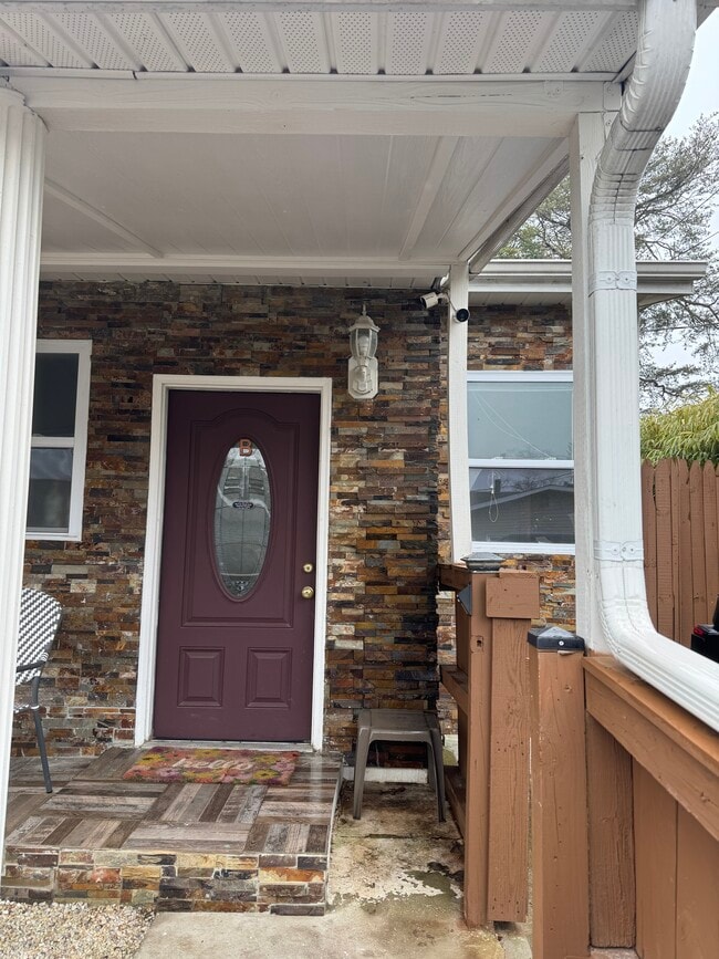 Building Photo - 1304 2nd Rd