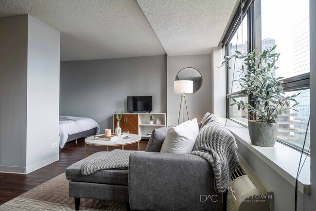 Photo - 401 E Ontario St