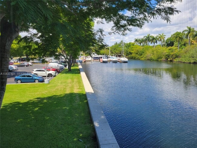 Building Photo - 3401 N Country Club Dr Unit EI-202