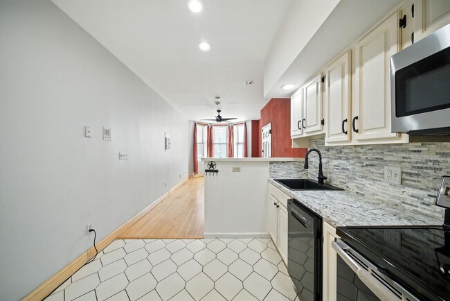 Photo - 224 48th St Unit 1G
