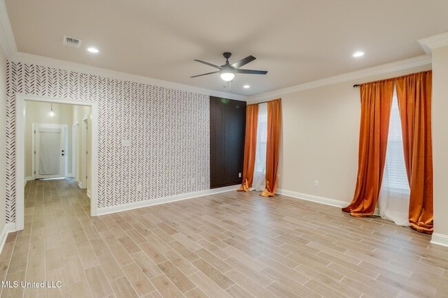 Photo - 856 Leeward Dr