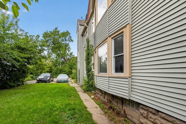 2335 N 16th St