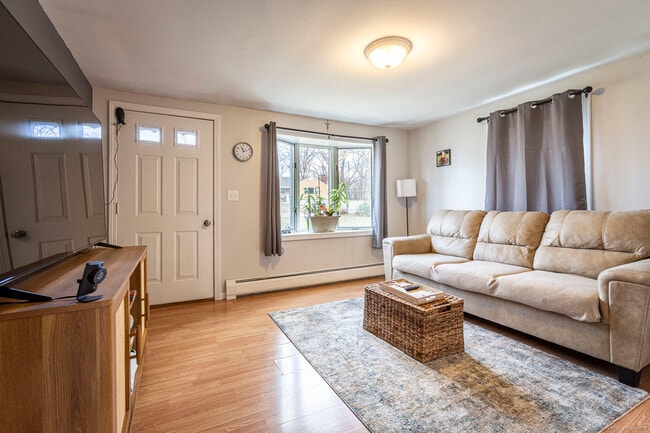 Photo - 28 Elaine Dr