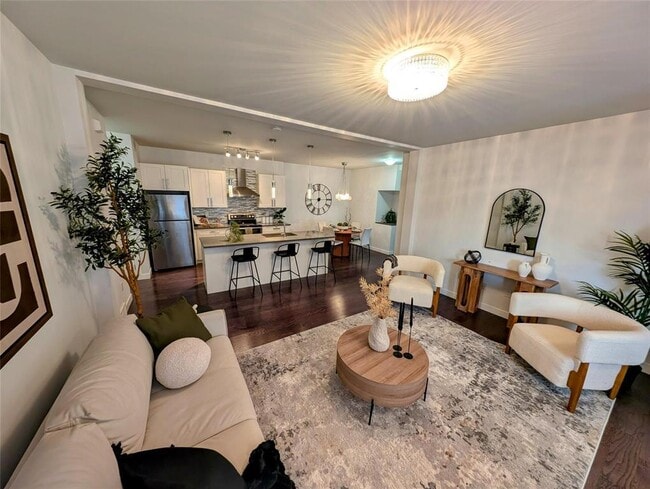 Photo - 645 Kingsbury Ave