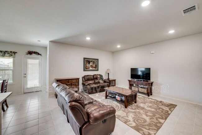 Photo - 809 Meadow Wood Ln
