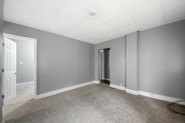 Photo - 1427 E 61st St