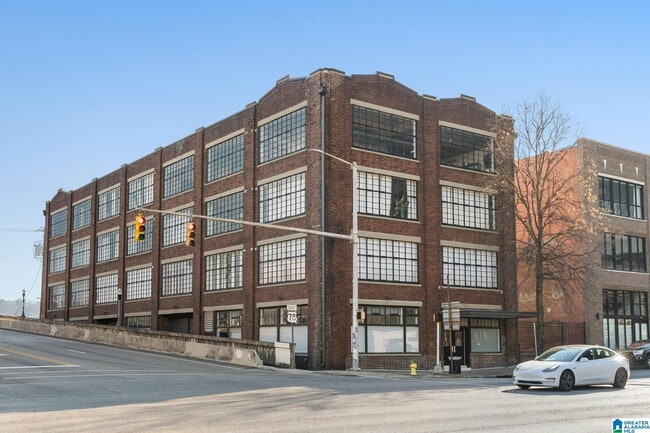 Building Photo - 2329 1st Ave N Unit 403