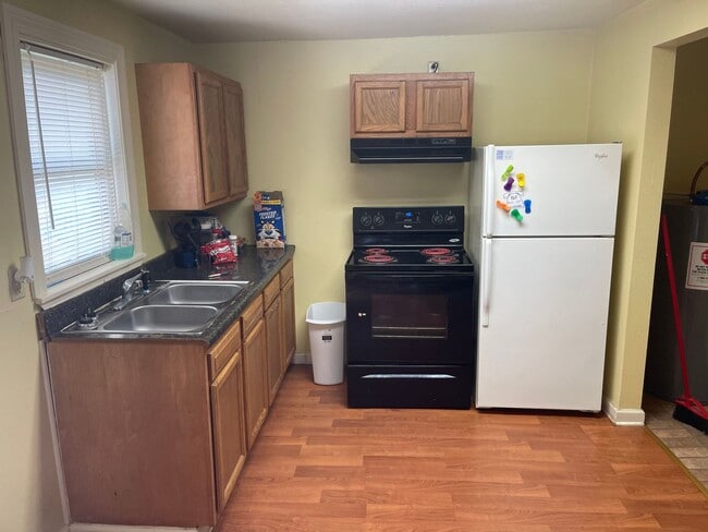 Photo - 305 E Pine St