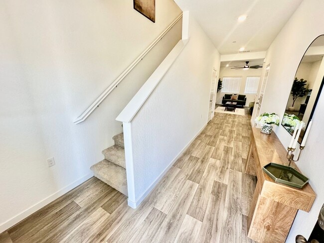 Photo - 980 Rubcom Road W
