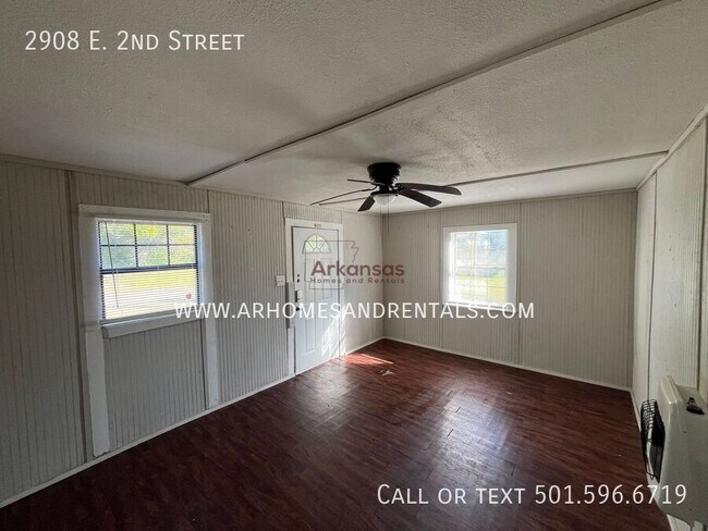 Photo - 2908 E 2nd St