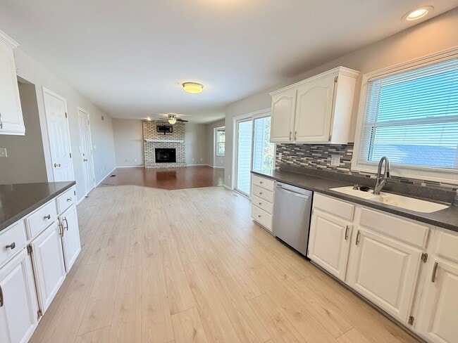 Photo - Stunning 5-Bedroom Home with Pool in Desir...