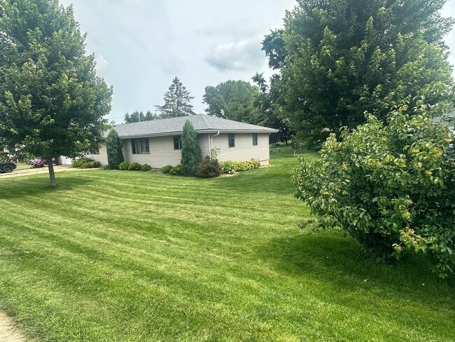 Photo - Beautifully Remodeled 4 Bedroom
