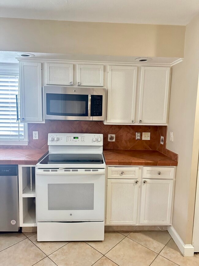 Photo - 383 SW Tulip Blvd