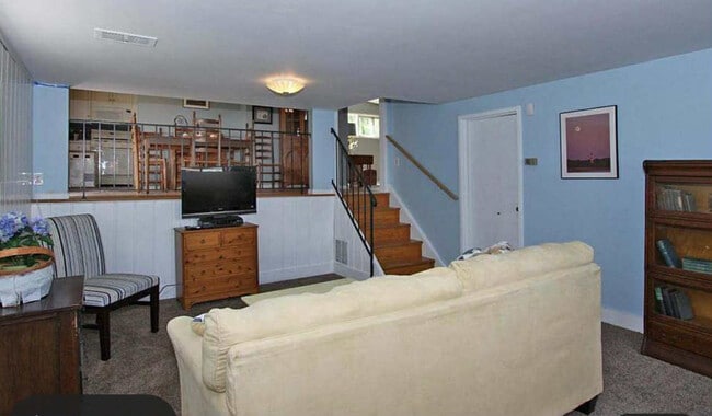 Building Photo - 2303 Pinneberg Ave Rental