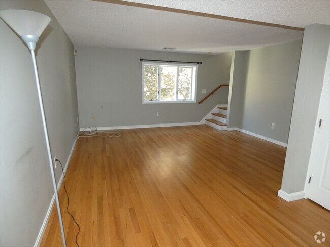 Building Photo - 305 Salem St Rental