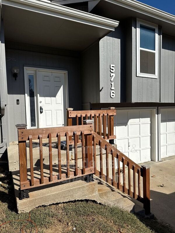 Building Photo - 5716 N London Ave Unit 5716