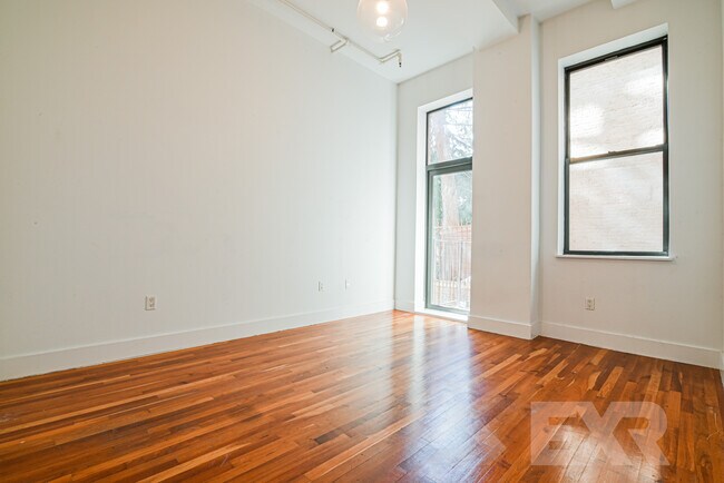 Photo - 180 Bainbridge St. Unidad 110