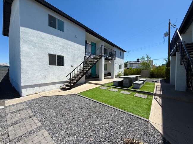 Building Photo - 719 N 12th Ave Unit 3 Rental