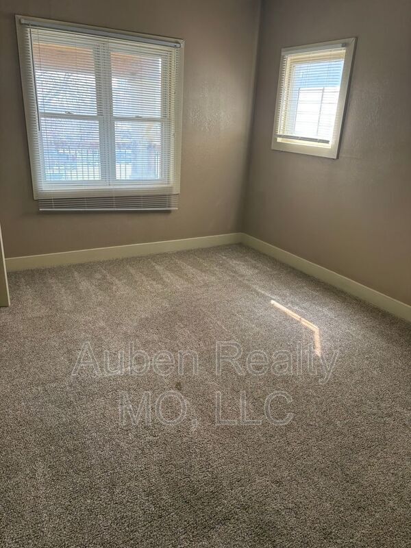 Photo - 3808 Wyandotte St Unit 1