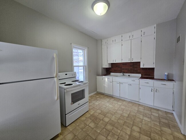 Photo - 209 Maple St